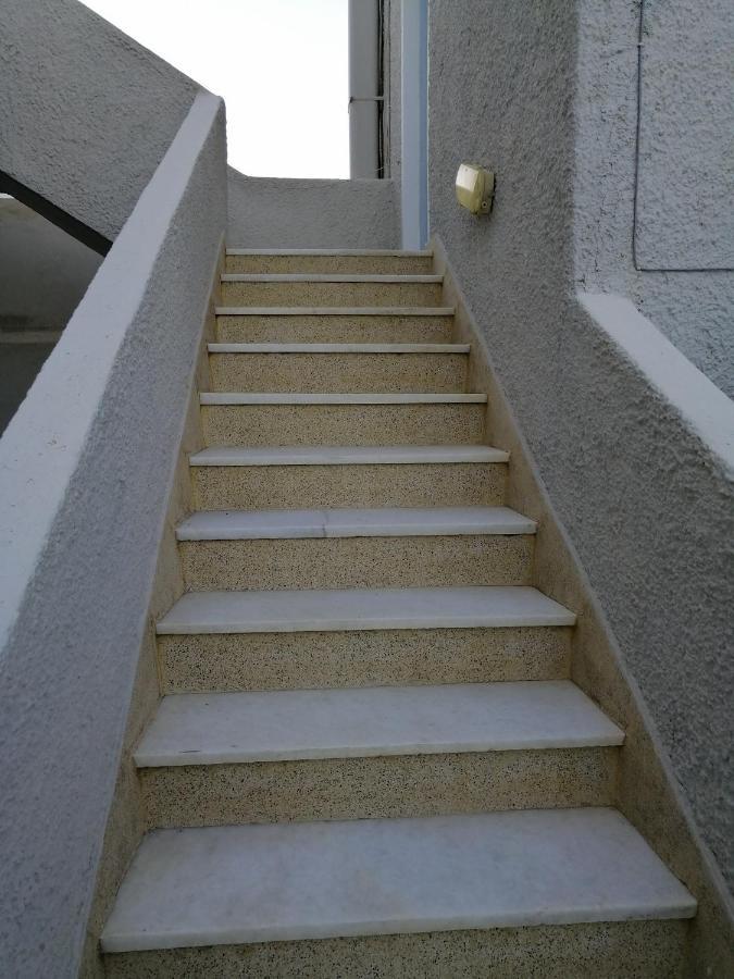 Dilino Hotel Kamári Buitenkant foto