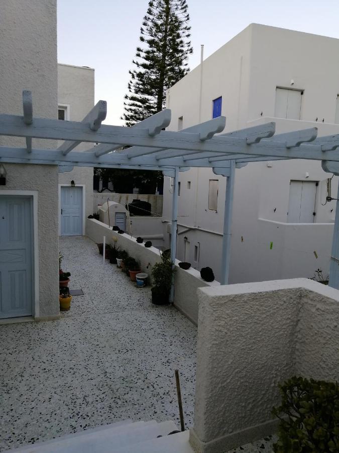Dilino Hotel Kamári Buitenkant foto