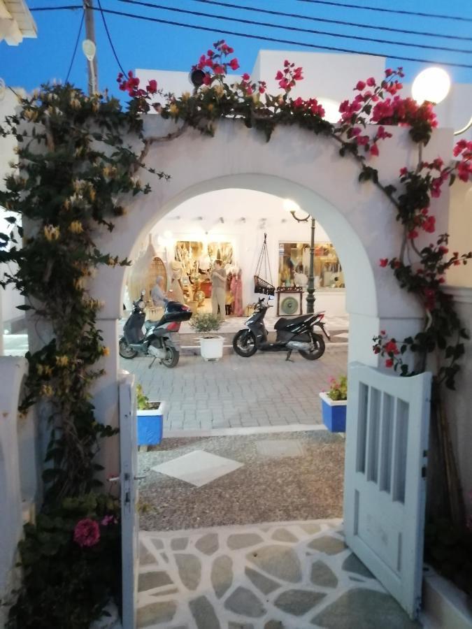 Dilino Hotel Kamári Buitenkant foto