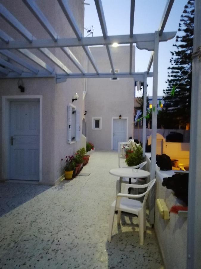 Dilino Hotel Kamári Buitenkant foto